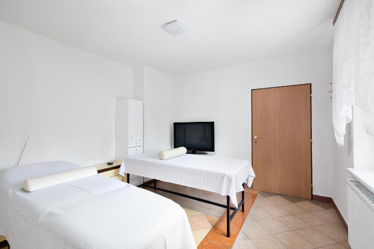 Villa Wellness Club Zlatý lev à Puclice Extérieur photo